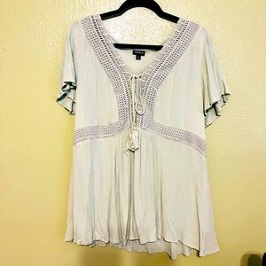 Light green sage Torrid tunic top size 1 womens